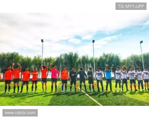 武汉足球队的团队协作揭秘：如何在赛场上实现完美配合与默契合作